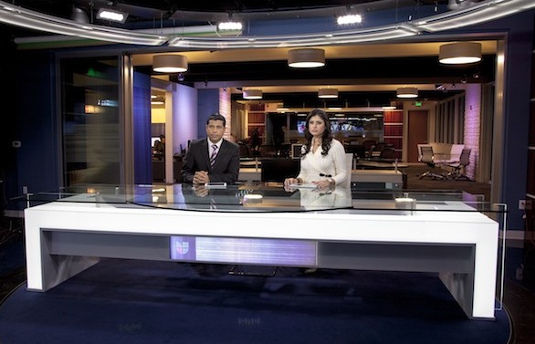 Anchors are Juan Carlos Gutiérrez and Luisa Collins on the new "Noticias Colorado" set.